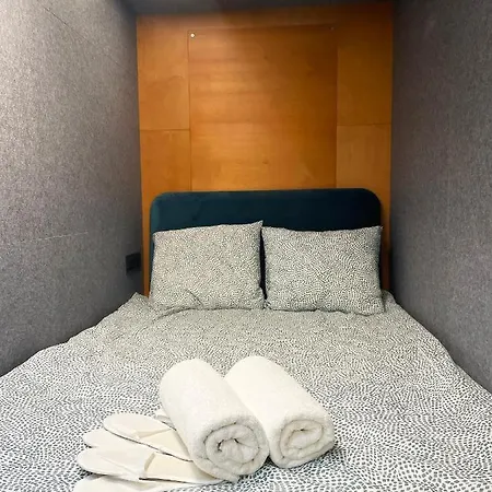 Spacerebels Capsule hotel *