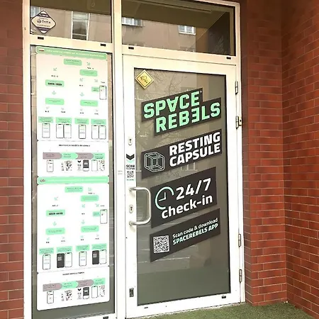 Capsule hotel Spacerebels *